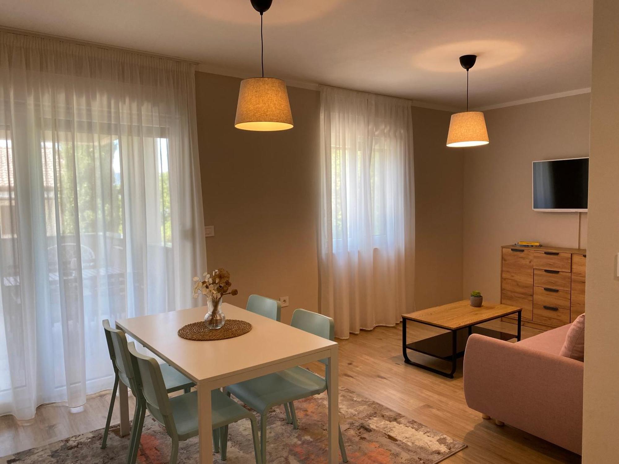 M Plus Residence Pinezići エクステリア 写真